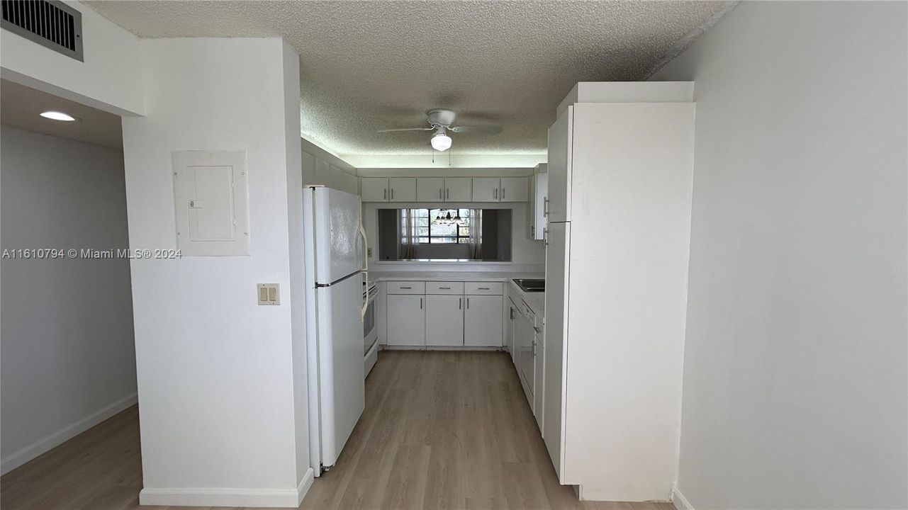 For Rent: $2,300 (2 beds, 2 baths, 1294 Square Feet)