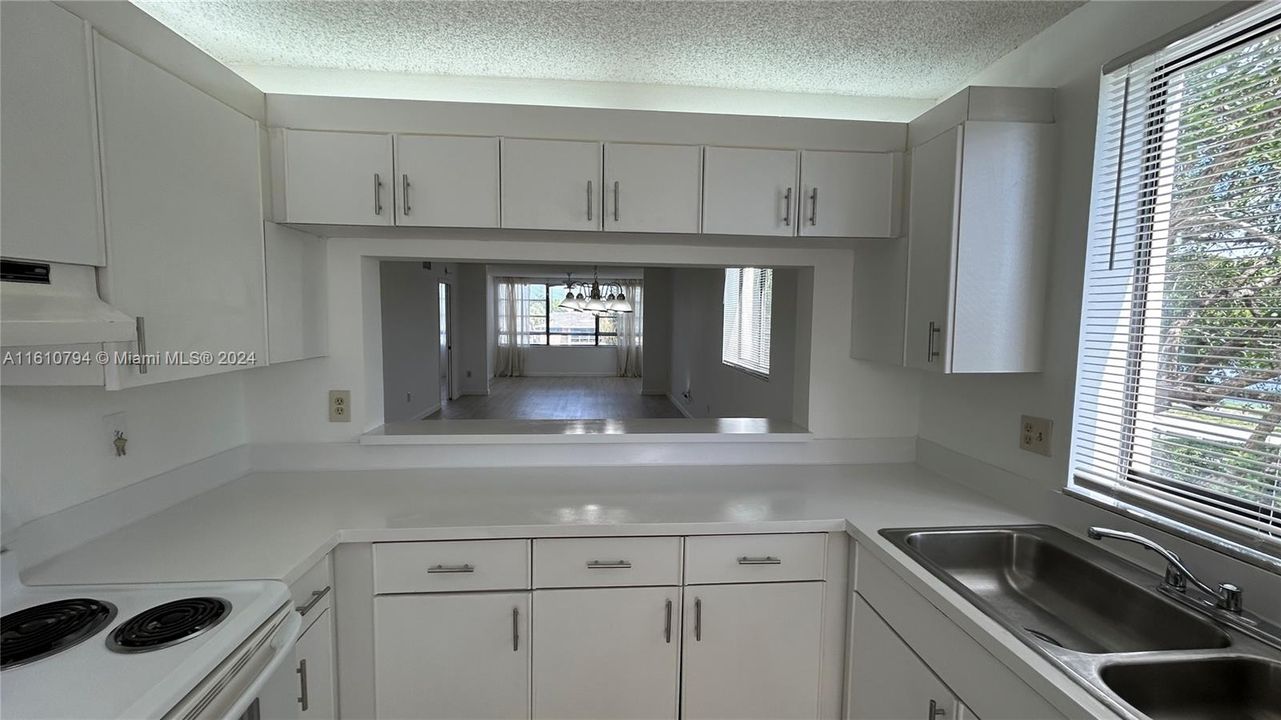 For Rent: $2,300 (2 beds, 2 baths, 1294 Square Feet)