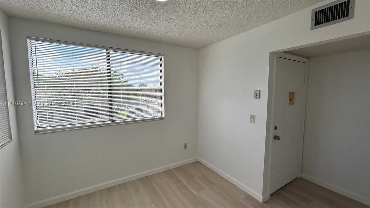 For Rent: $2,300 (2 beds, 2 baths, 1294 Square Feet)