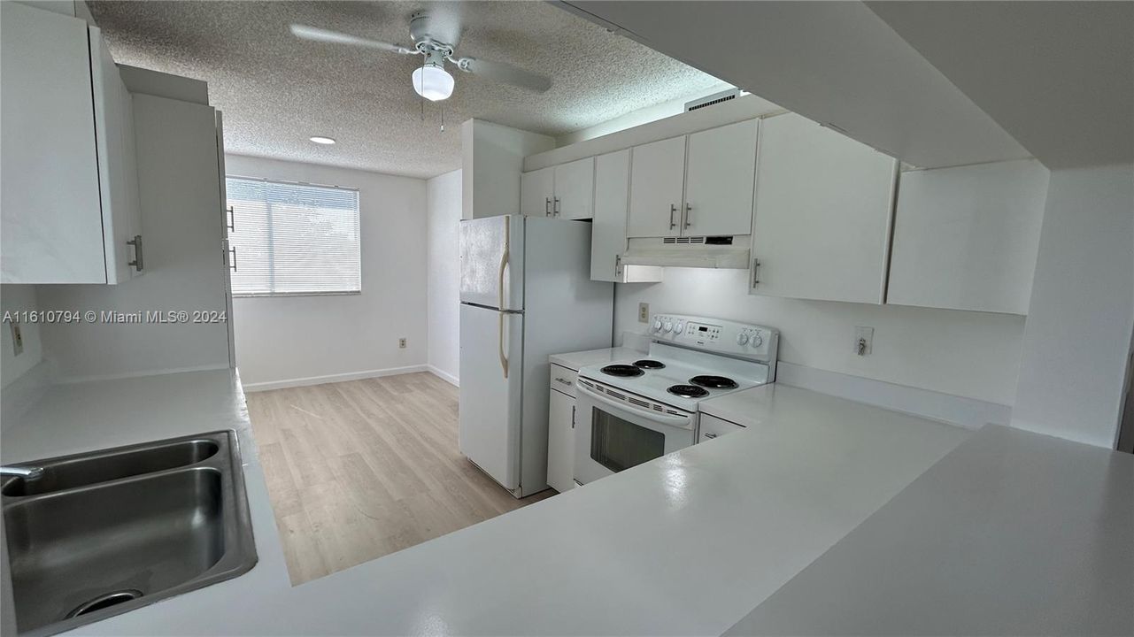 For Rent: $2,300 (2 beds, 2 baths, 1294 Square Feet)