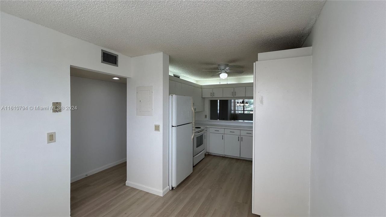 For Rent: $2,300 (2 beds, 2 baths, 1294 Square Feet)