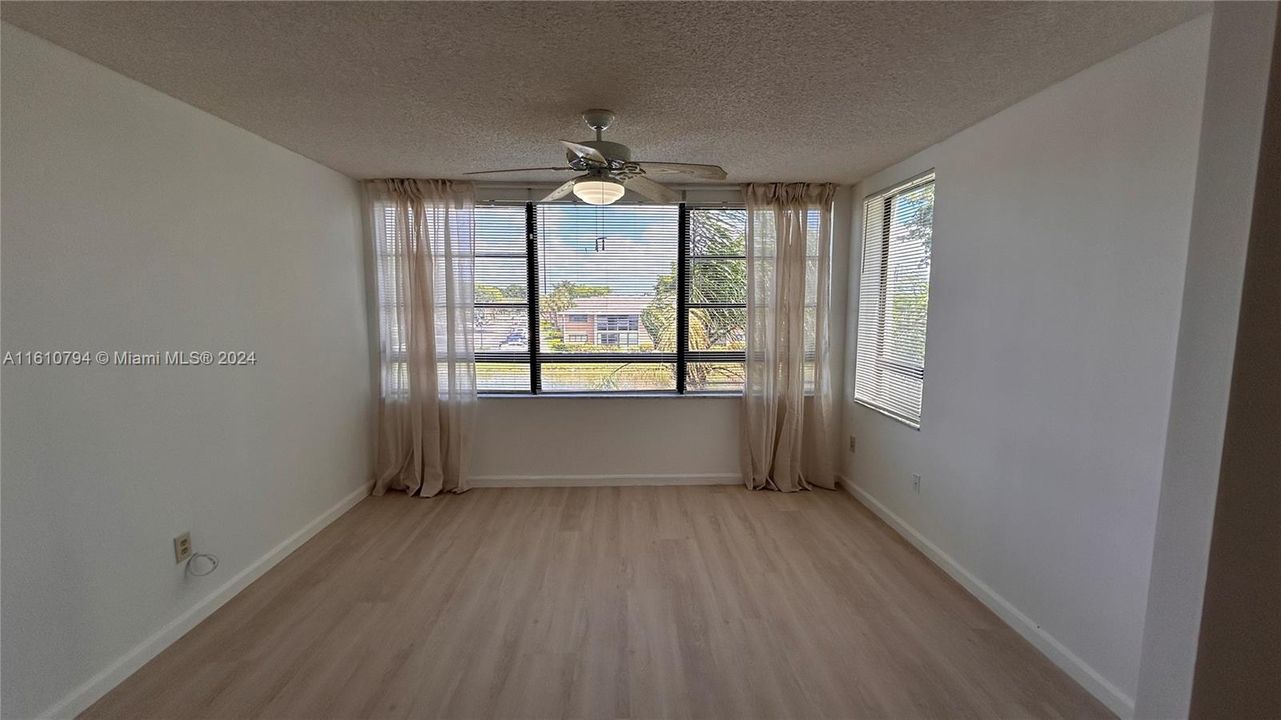 For Rent: $2,300 (2 beds, 2 baths, 1294 Square Feet)