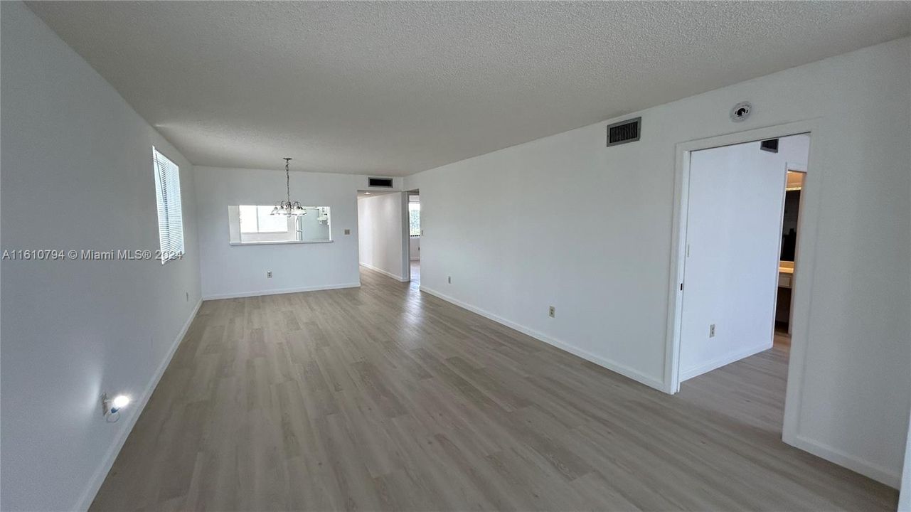 For Rent: $2,300 (2 beds, 2 baths, 1294 Square Feet)