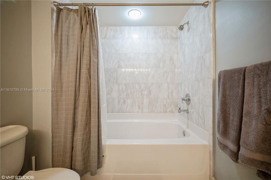 出租: $4,290 (2 贝兹, 2 浴室, 1158 平方英尺)