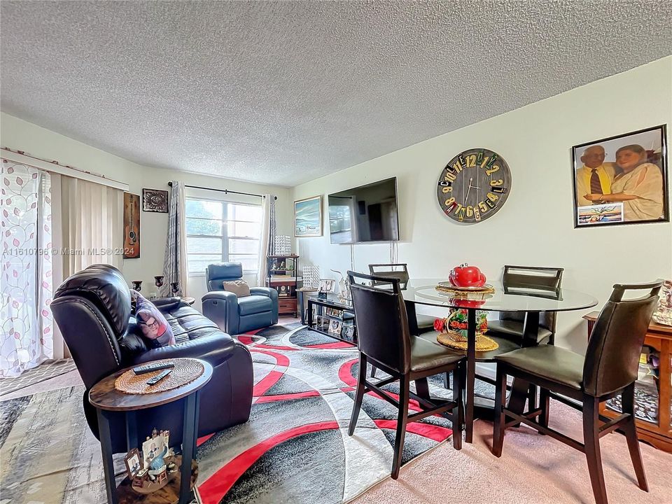 For Sale: $144,999 (1 beds, 1 baths, 840 Square Feet)