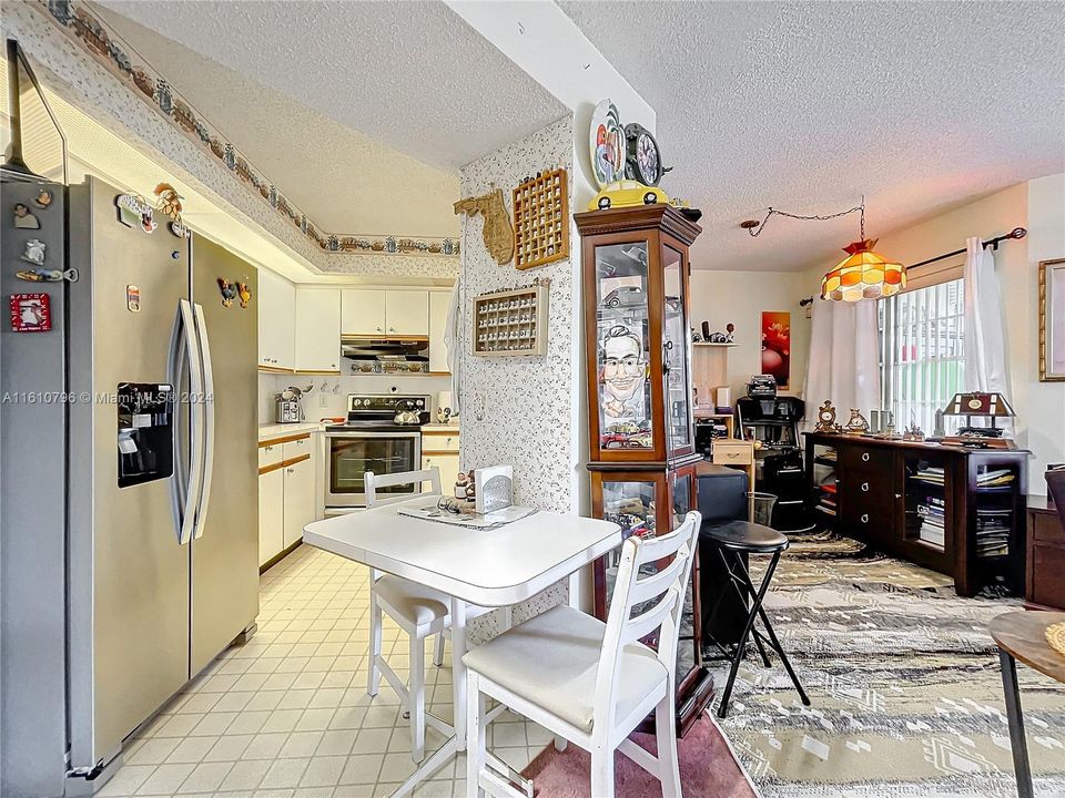For Sale: $144,999 (1 beds, 1 baths, 840 Square Feet)