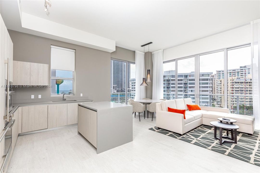 For Sale: $775,000 (2 beds, 2 baths, 1054 Square Feet)