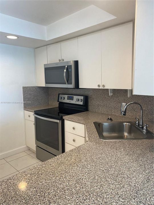 For Rent: $3,500 (1 beds, 2 baths, 824 Square Feet)