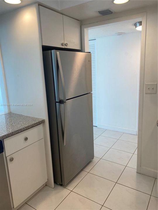 For Rent: $3,500 (1 beds, 2 baths, 824 Square Feet)