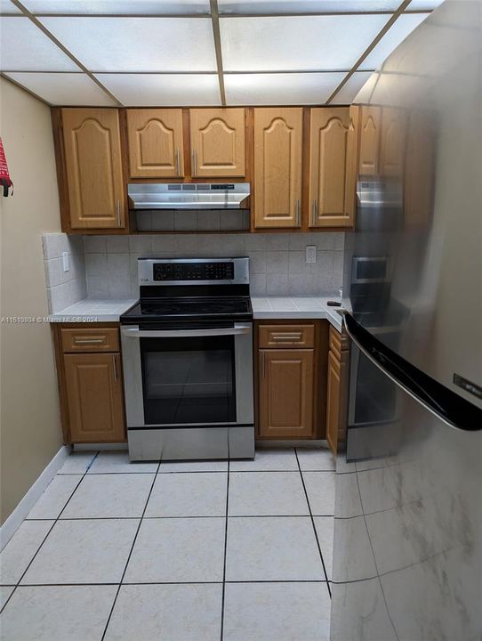 For Rent: $2,400 (2 beds, 2 baths, 898 Square Feet)