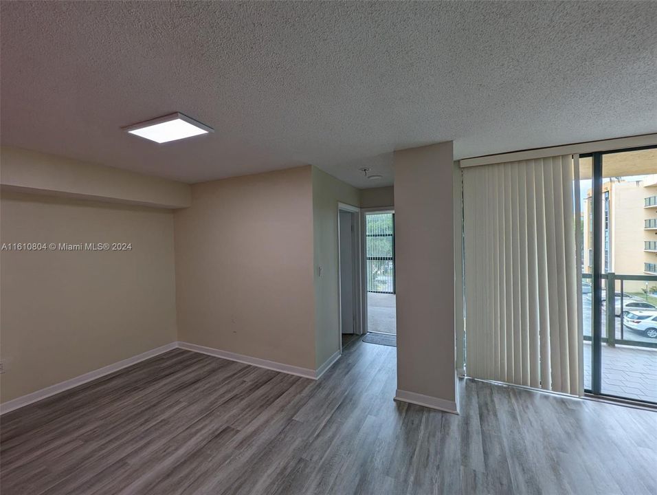 For Rent: $2,400 (2 beds, 2 baths, 898 Square Feet)