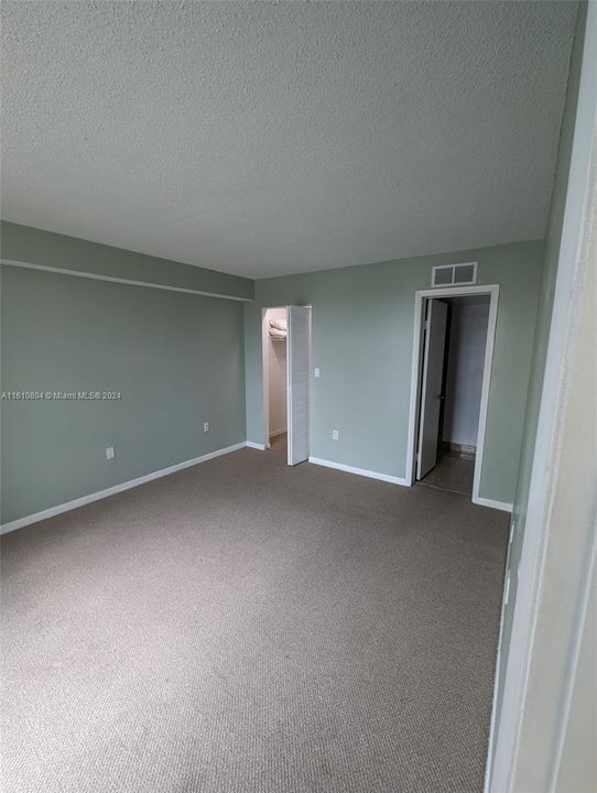 For Rent: $2,400 (2 beds, 2 baths, 898 Square Feet)