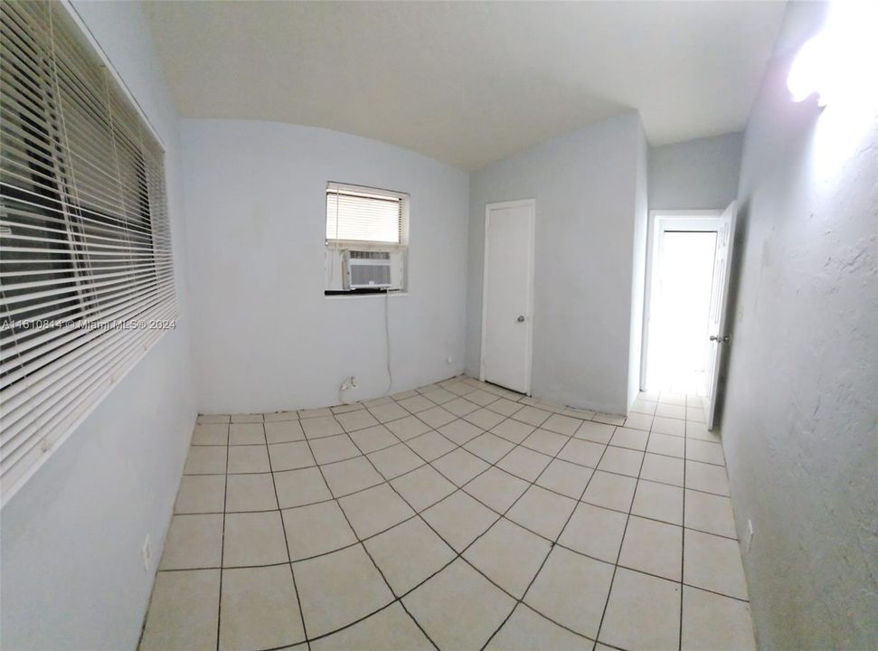 For Rent: $1,900 (2 beds, 1 baths, 1377 Square Feet)