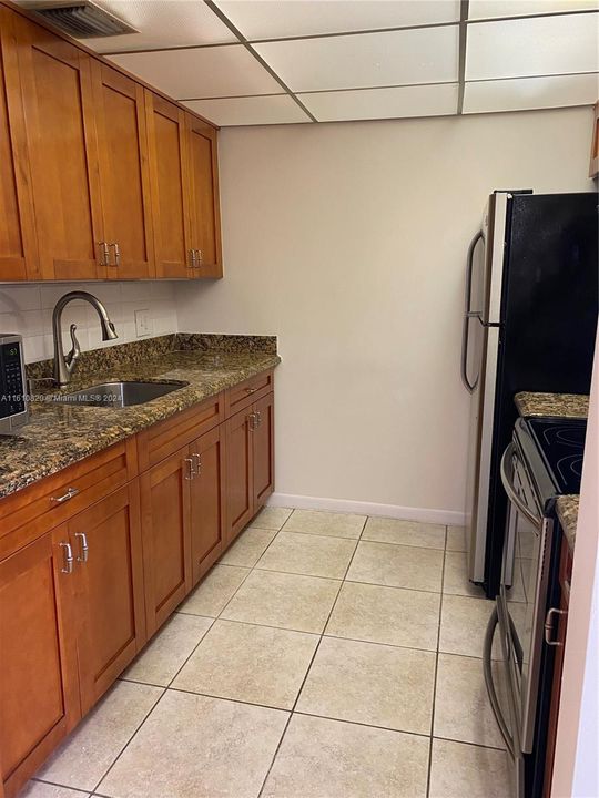 For Rent: $1,700 (1 beds, 1 baths, 811 Square Feet)