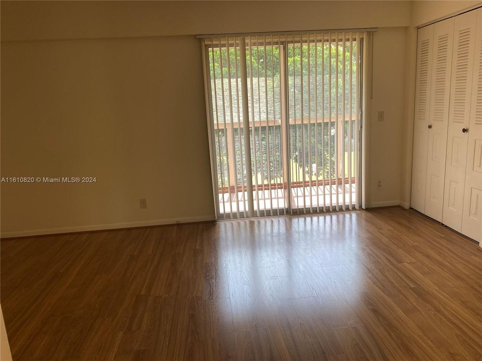 For Rent: $1,700 (1 beds, 1 baths, 811 Square Feet)