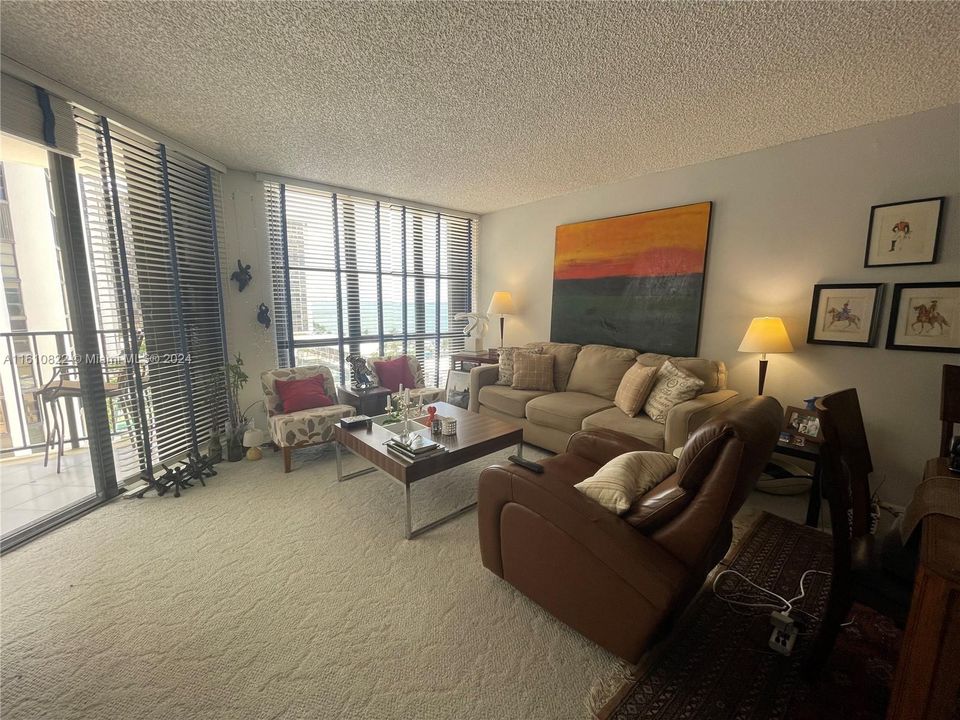 For Sale: $479,000 (1 beds, 1 baths, 1005 Square Feet)