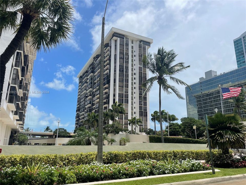 Recently Sold: $479,000 (1 beds, 1 baths, 1005 Square Feet)