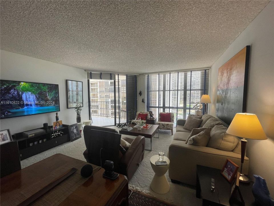 Recently Sold: $479,000 (1 beds, 1 baths, 1005 Square Feet)