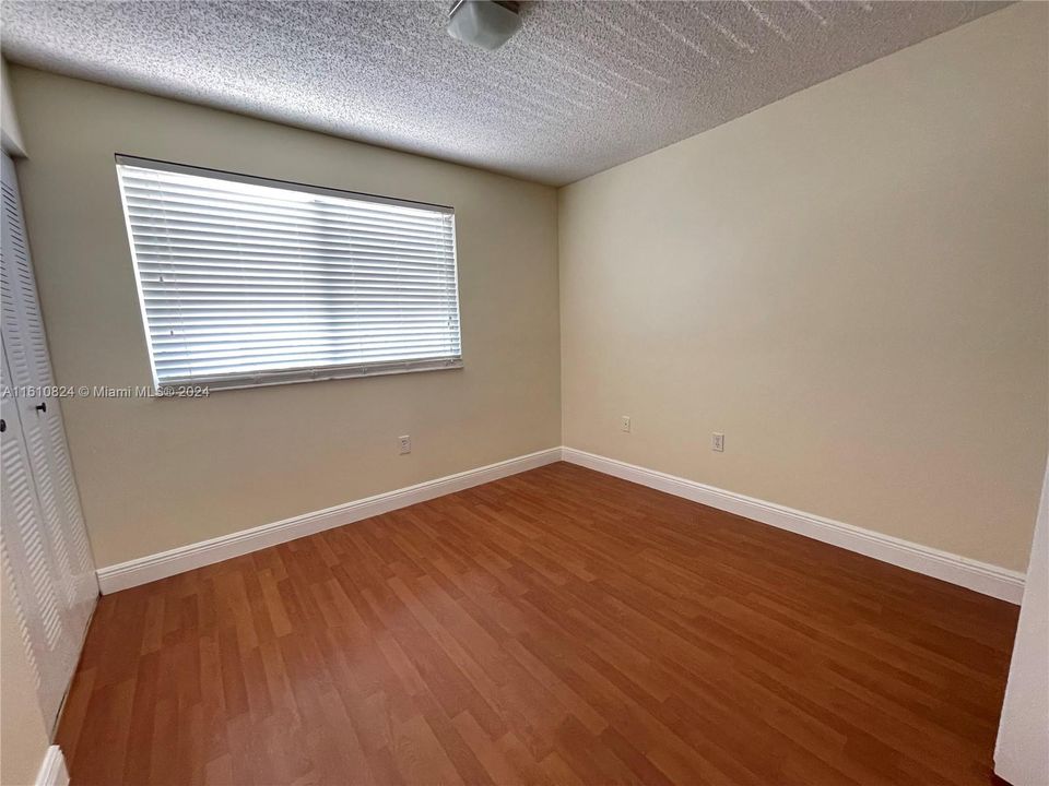 For Rent: $2,450 (2 beds, 1 baths, 1030 Square Feet)