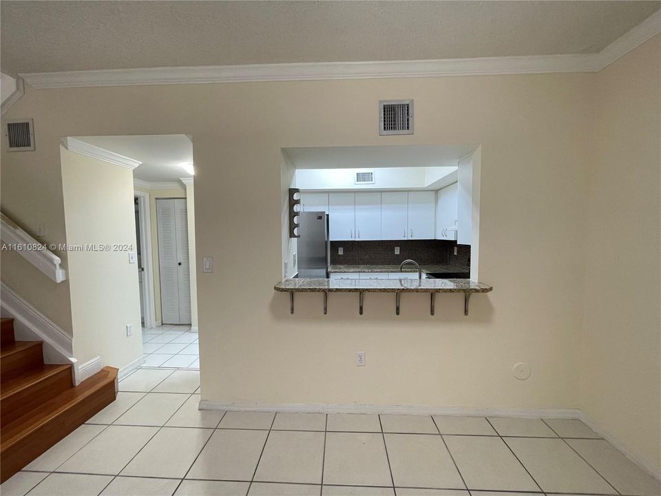 For Rent: $2,450 (2 beds, 1 baths, 1030 Square Feet)