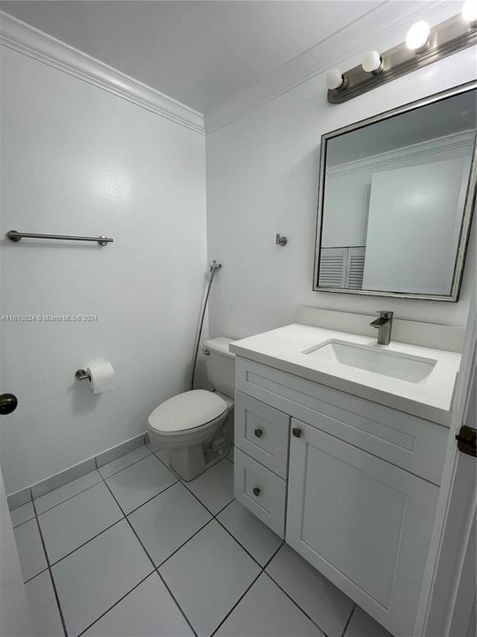 Active With Contract: $2,400 (2 beds, 1 baths, 1030 Square Feet)