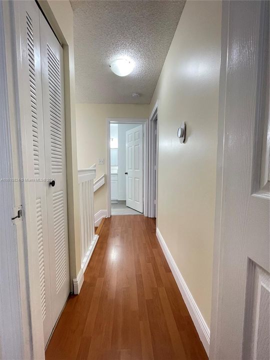 Active With Contract: $2,400 (2 beds, 1 baths, 1030 Square Feet)