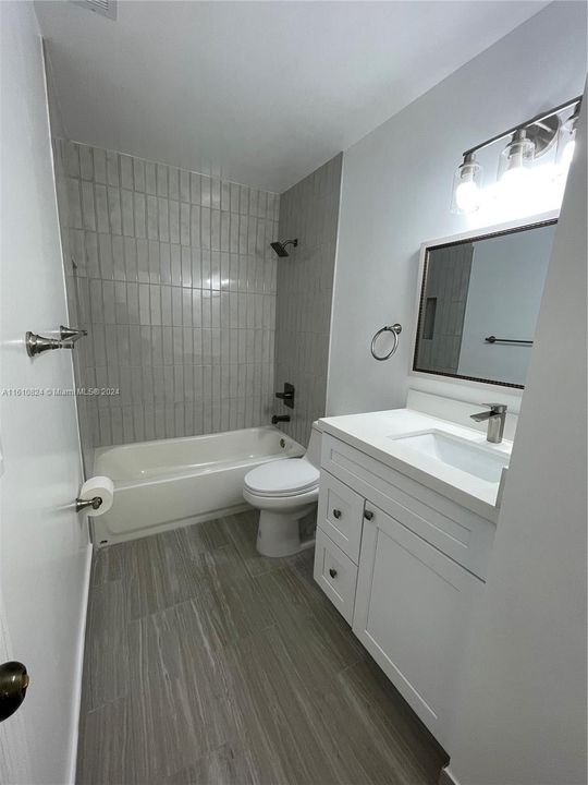 Active With Contract: $2,400 (2 beds, 1 baths, 1030 Square Feet)