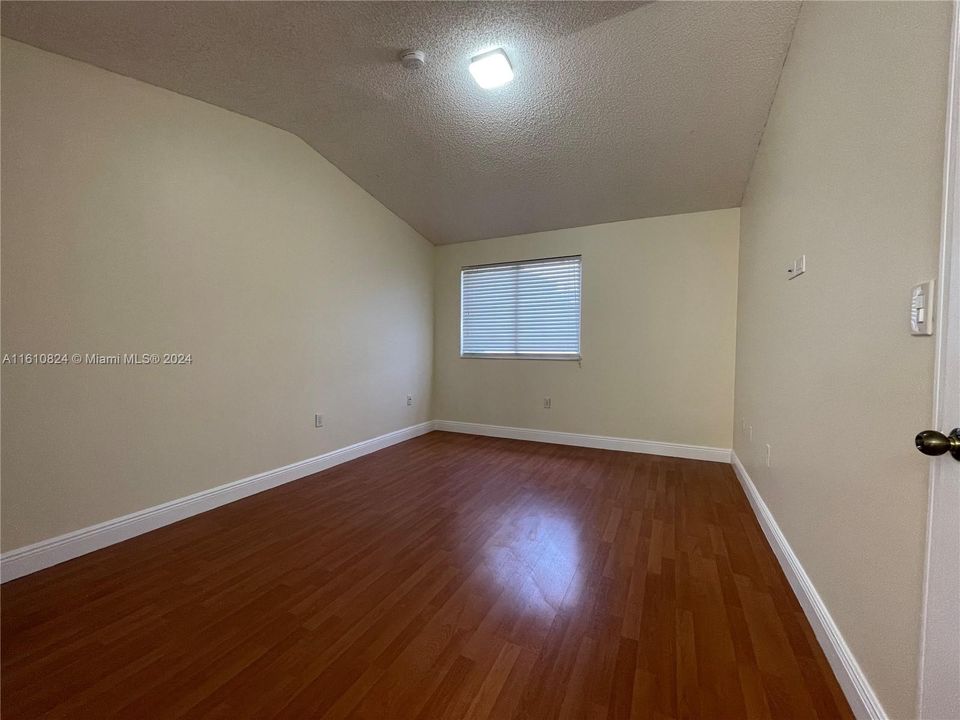 For Rent: $2,450 (2 beds, 1 baths, 1030 Square Feet)