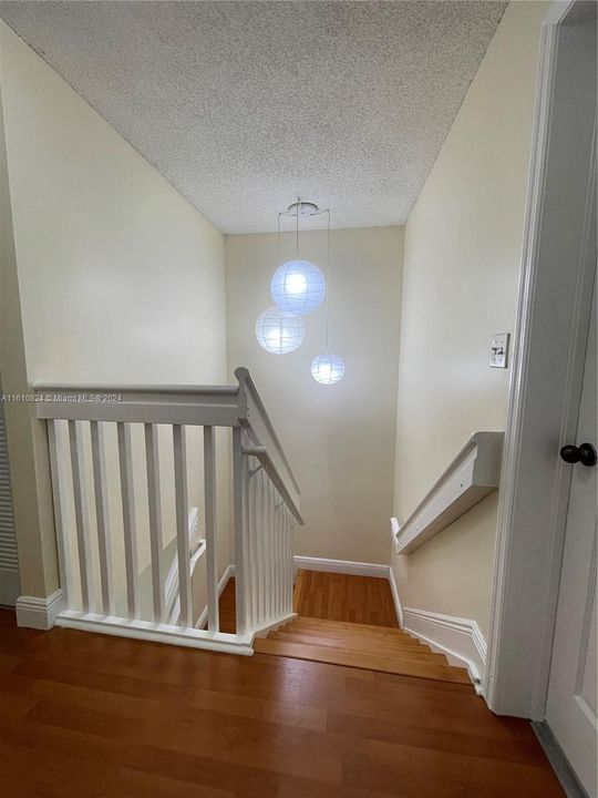 Active With Contract: $2,400 (2 beds, 1 baths, 1030 Square Feet)