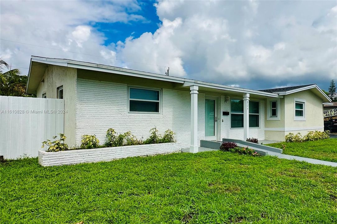 For Sale: $639,000 (3 beds, 2 baths, 1588 Square Feet)