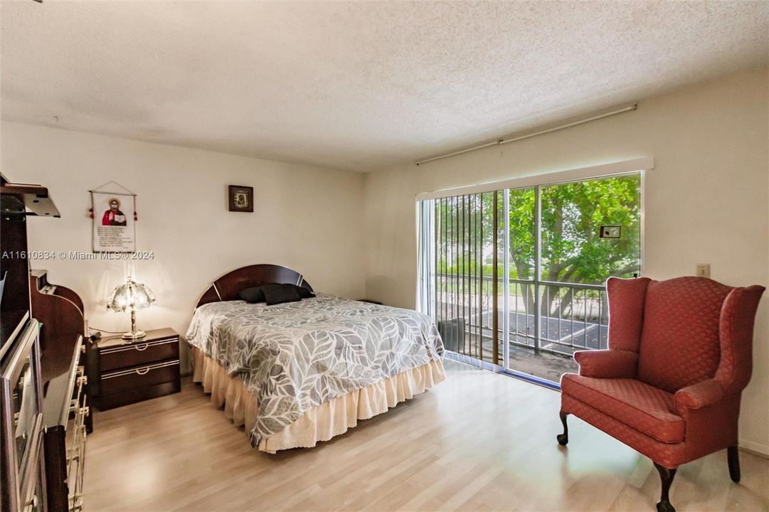 For Sale: $320,000 (3 beds, 2 baths, 1344 Square Feet)