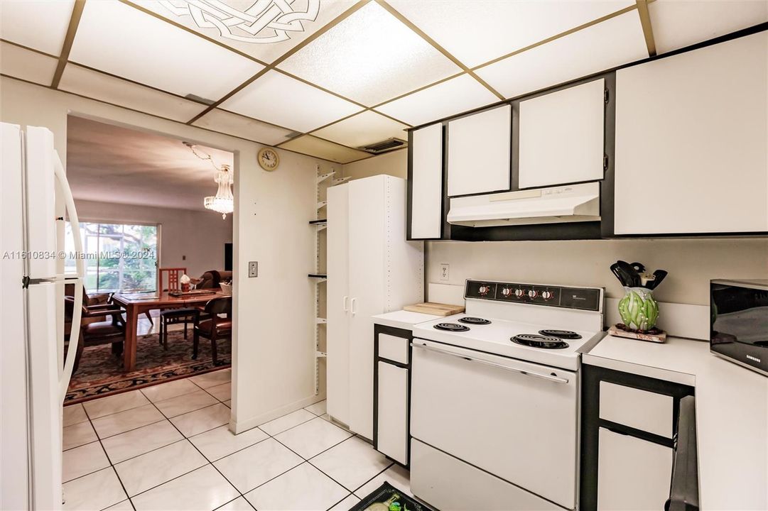 For Sale: $320,000 (3 beds, 2 baths, 1344 Square Feet)