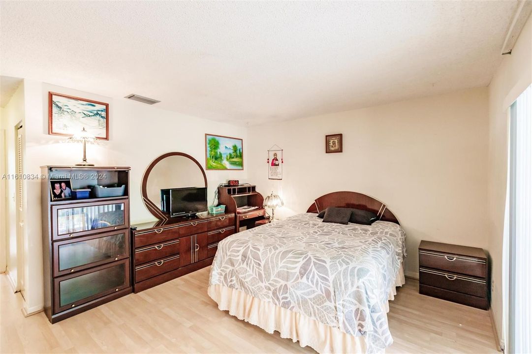 For Sale: $320,000 (3 beds, 2 baths, 1344 Square Feet)