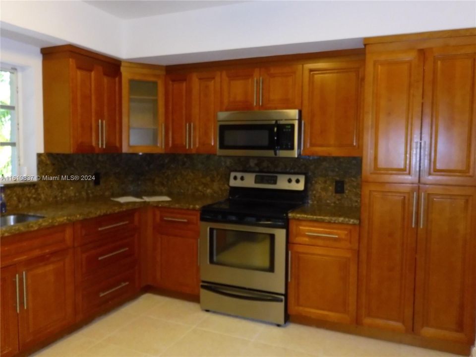 For Rent: $7,000 (3 beds, 2 baths, 2535 Square Feet)