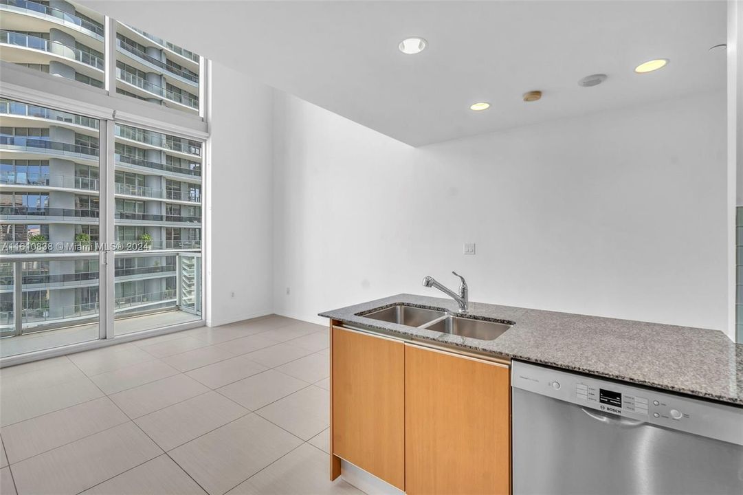 Recently Rented: $3,200 (1 beds, 1 baths, 1128 Square Feet)