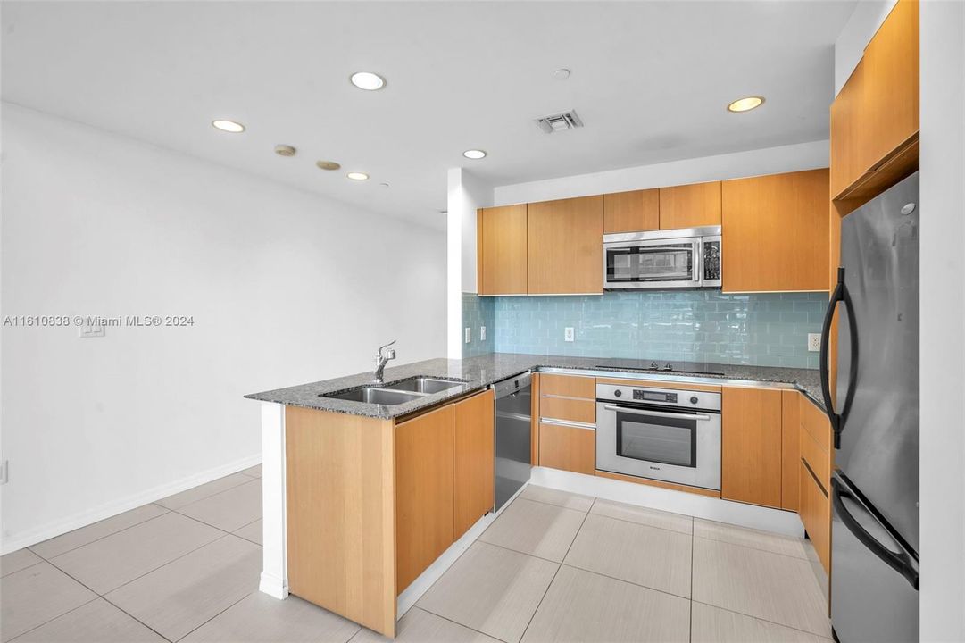 Recently Rented: $3,200 (1 beds, 1 baths, 1128 Square Feet)