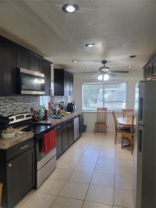 For Rent: $2,900 (3 beds, 1 baths, 1628 Square Feet)