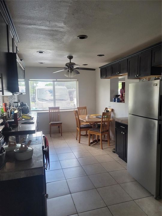 For Rent: $2,900 (3 beds, 1 baths, 1628 Square Feet)