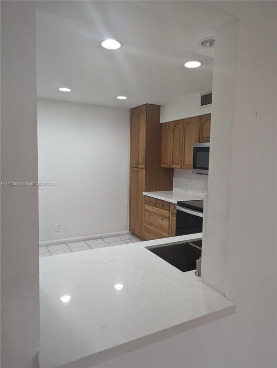 For Rent: $2,500 (2 beds, 2 baths, 1240 Square Feet)