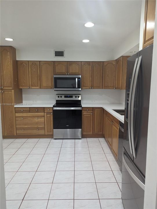 For Rent: $2,500 (2 beds, 2 baths, 1240 Square Feet)