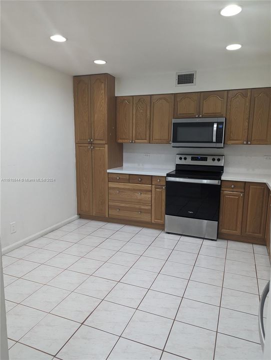 For Rent: $2,500 (2 beds, 2 baths, 1240 Square Feet)