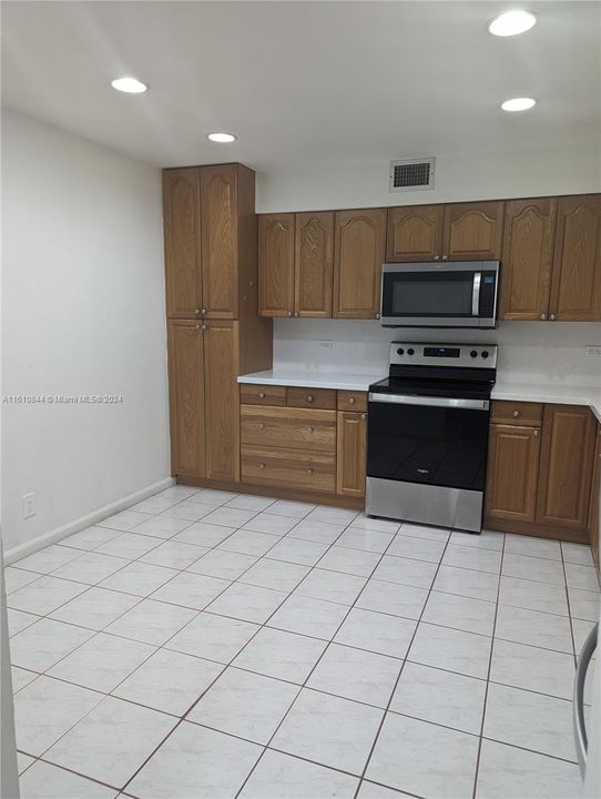 Recently Rented: $2,500 (2 beds, 2 baths, 1240 Square Feet)