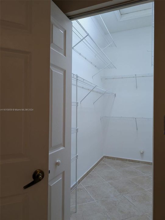 Walking Closet