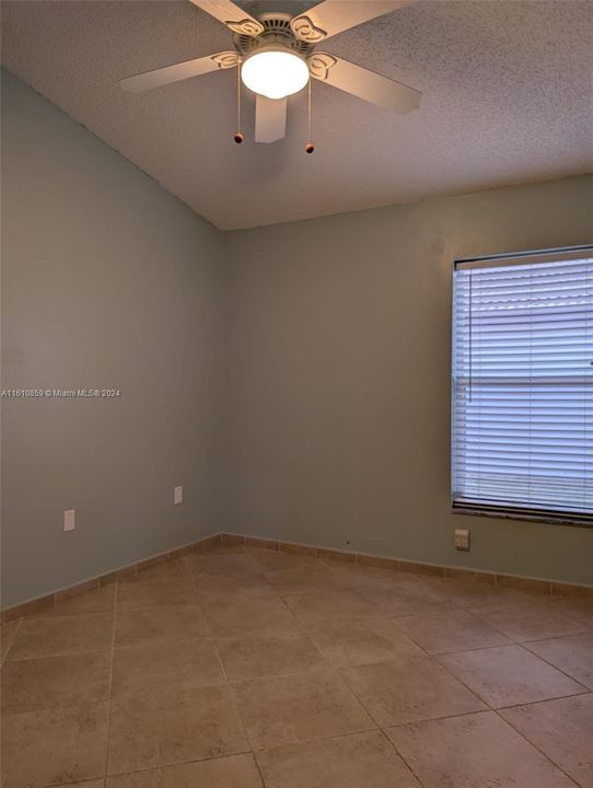 Recently Rented: $4,300 (3 beds, 2 baths, 1889 Square Feet)