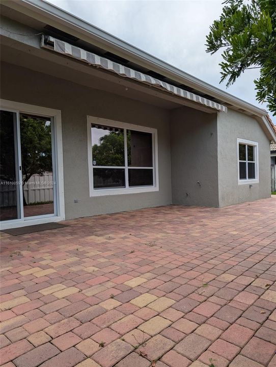 Recently Rented: $4,300 (3 beds, 2 baths, 1889 Square Feet)