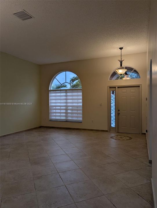 Recently Rented: $4,300 (3 beds, 2 baths, 1889 Square Feet)