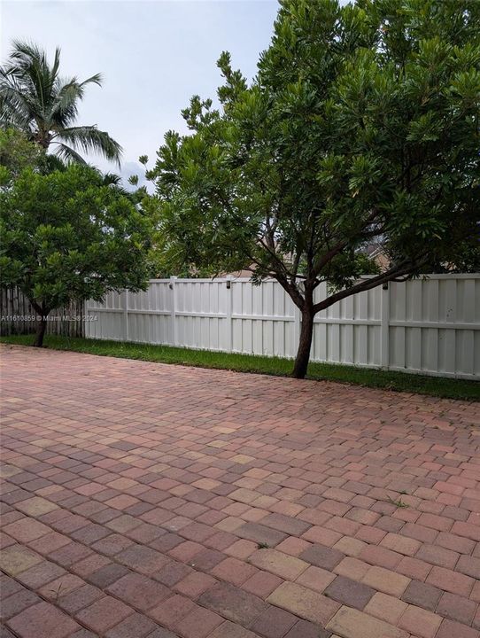 Recently Rented: $4,300 (3 beds, 2 baths, 1889 Square Feet)