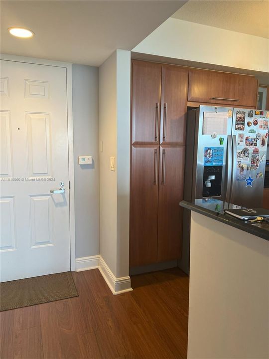 For Rent: $2,400 (1 beds, 1 baths, 792 Square Feet)