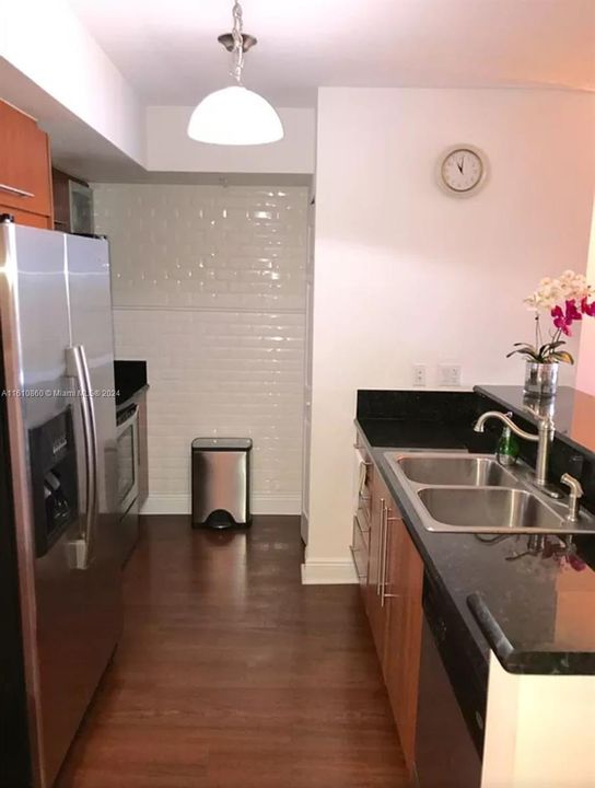 For Rent: $2,400 (1 beds, 1 baths, 792 Square Feet)