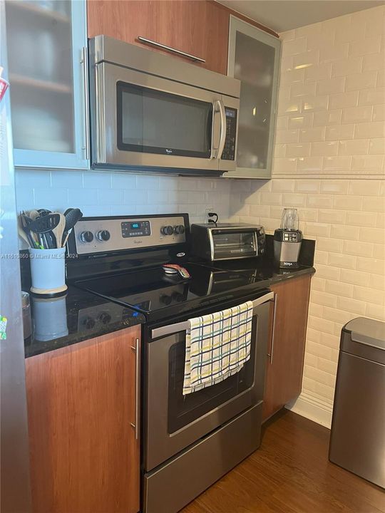 For Rent: $2,400 (1 beds, 1 baths, 792 Square Feet)